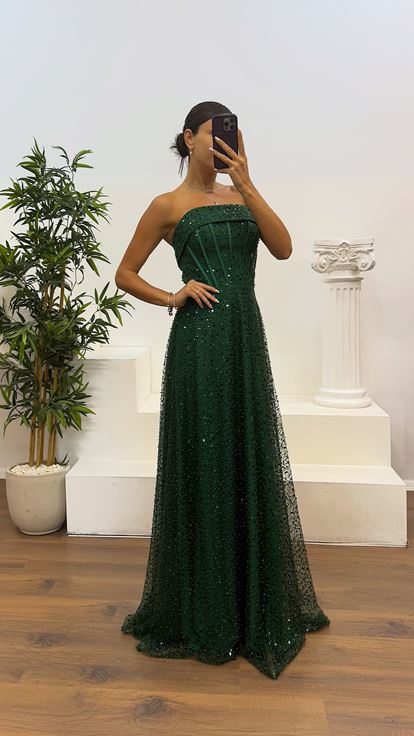 Abito da sera con perline senza spalline verde