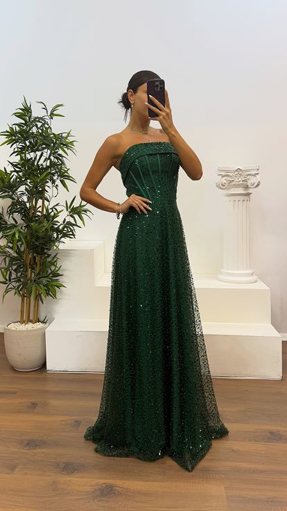 Abito da sera con perline senza spalline verde