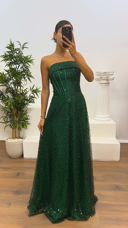 Abito da sera con perline senza spalline verde