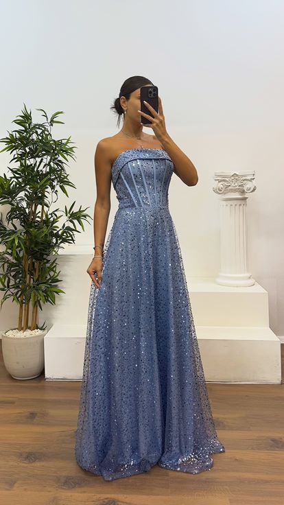 Abito da sera in rilievo senza spalline blu baby