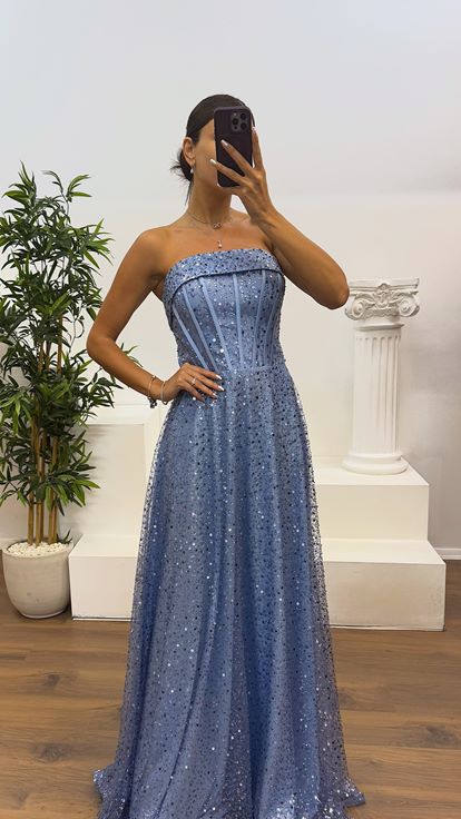 Abito da sera in rilievo senza spalline blu baby