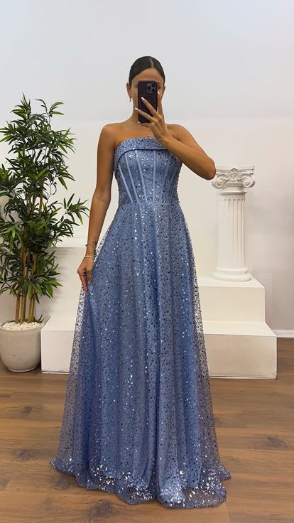 Abito da sera in rilievo senza spalline blu baby