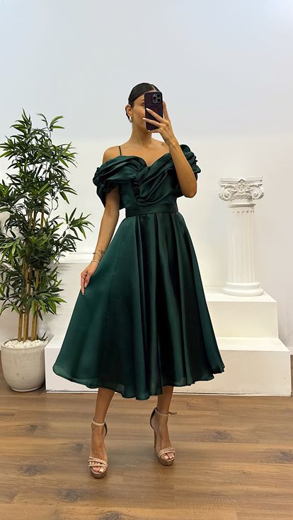 Yeşil Sırt Detay Midi Abiye Elbise