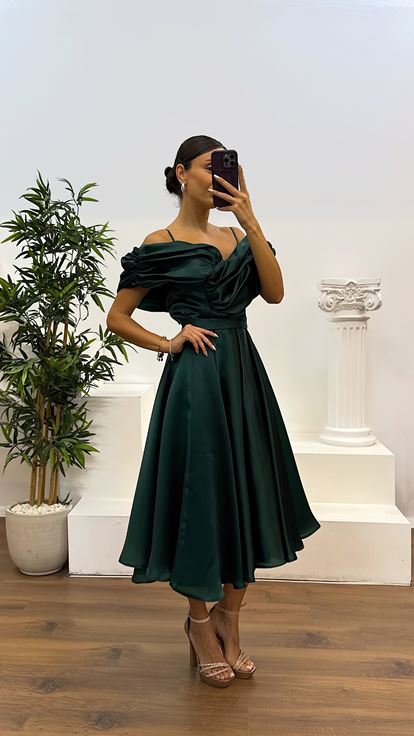 Yeşil Sırt Detay Midi Abiye Elbise