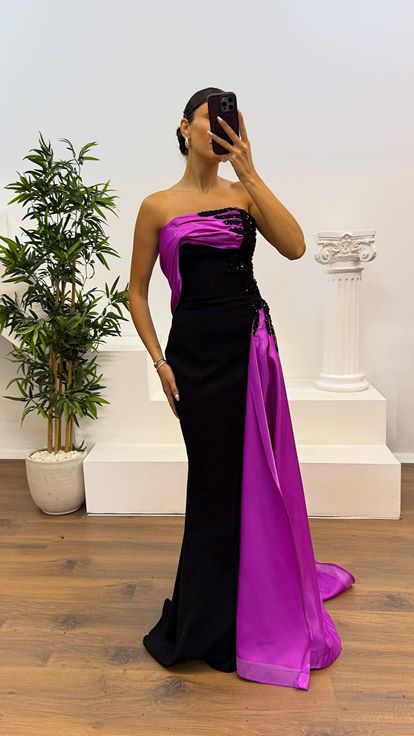 Abito da sera fucsia con dettagli in raso senza spalline