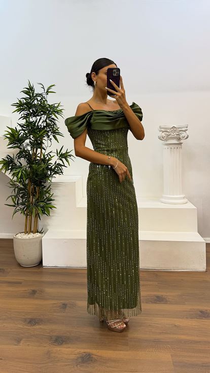 Abito da sera ricamato con cinturino in corda kaki