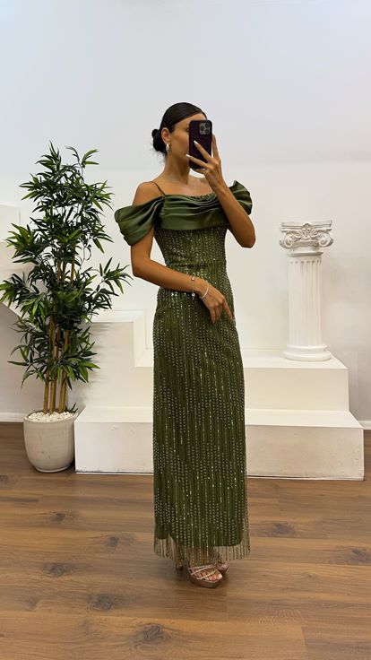 Abito da sera ricamato con cinturino in corda kaki