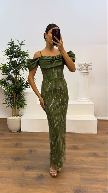 Abito da sera ricamato con cinturino in corda kaki