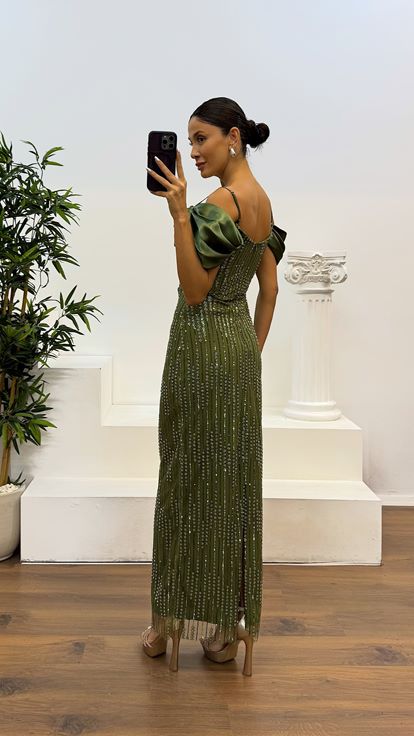 Abito da sera ricamato con cinturino in corda kaki