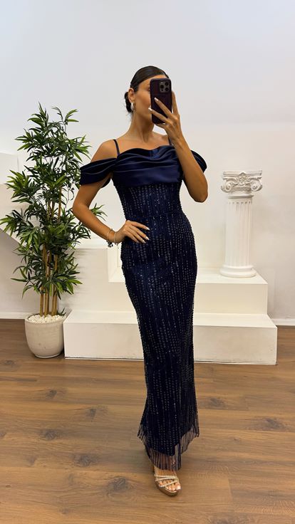 Abito da sera ricamato con cinturino in corda blu navy