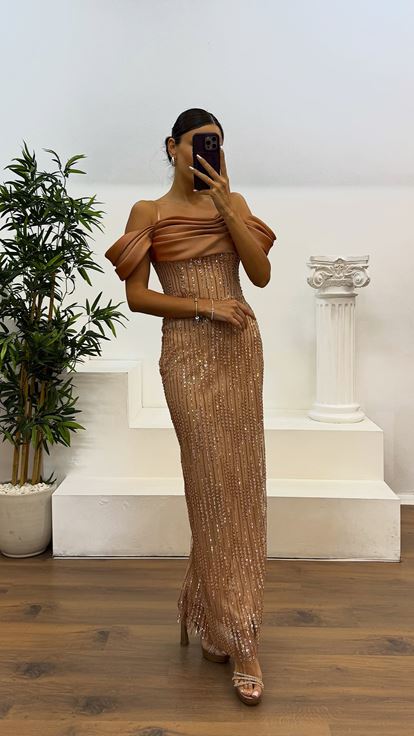 Vestido de noche bordado con correa de cuerda de cobre