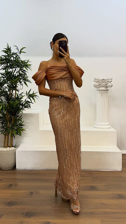 Vestido de noche bordado con correa de cuerda de cobre