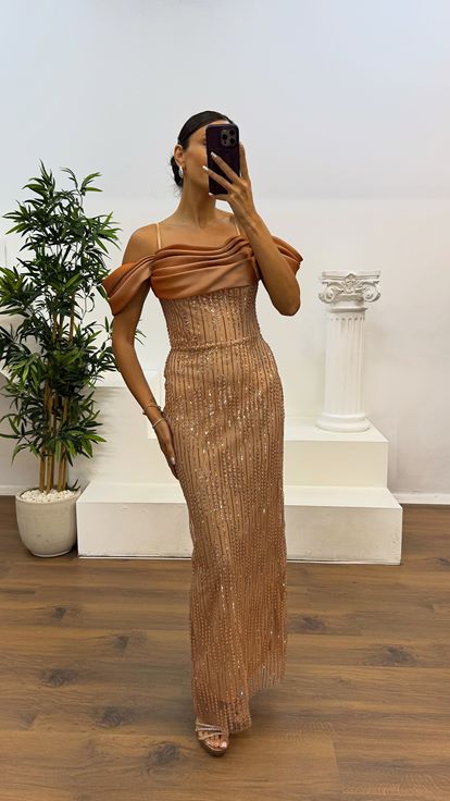 Vestido de noche bordado con correa de cuerda de cobre