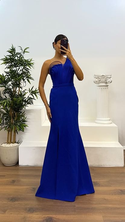 Abito da sera Saks con dettagli sul petto e monospalla