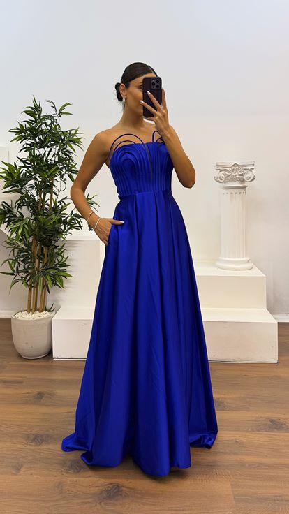 Trägerloses Abendkleid von Saks mit Brustdetail