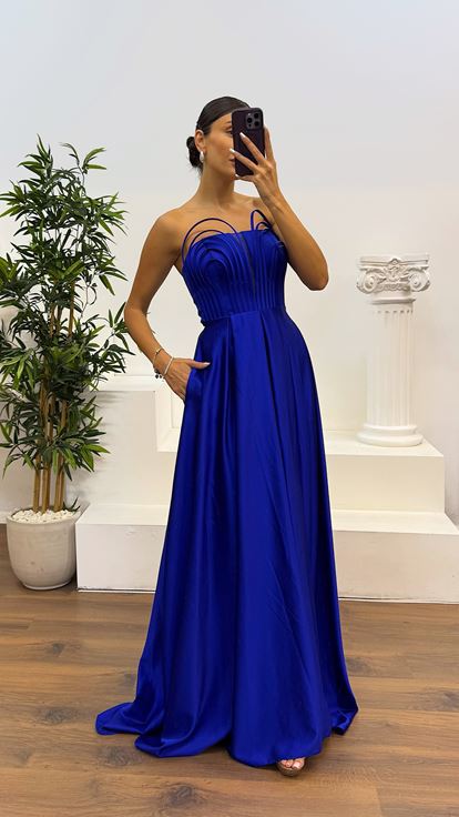 Trägerloses Abendkleid von Saks mit Brustdetail