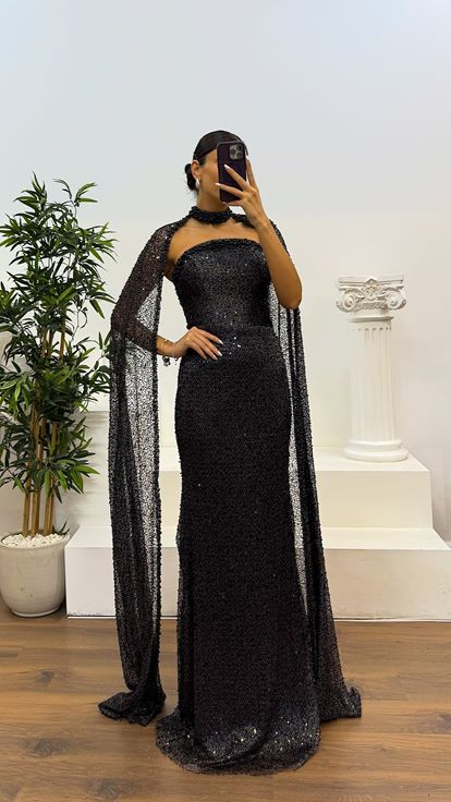 Siyah Boncuku Pelerin Detay Abiye Elbise