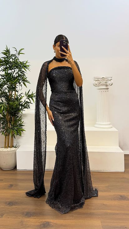 Siyah Boncuku Pelerin Detay Abiye Elbise