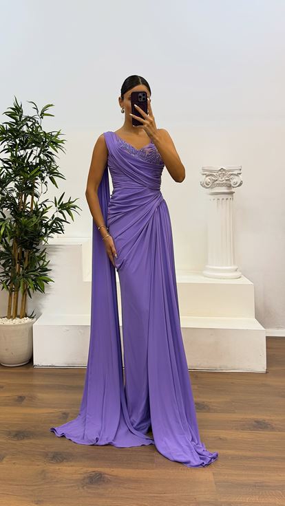 فستان سهرة بلون الليلك بأكمام منسدلة