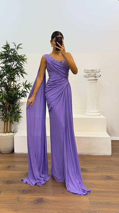 فستان سهرة بلون الليلك بأكمام منسدلة