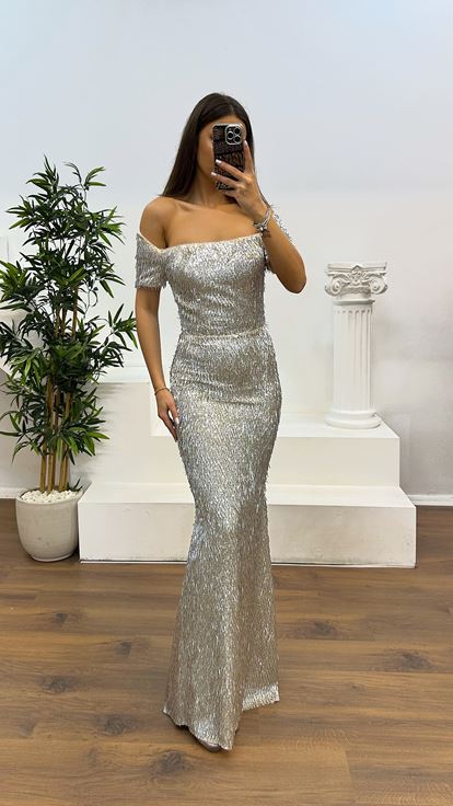 Gri Kayık Yaka Boncuklu Abiye Elbise