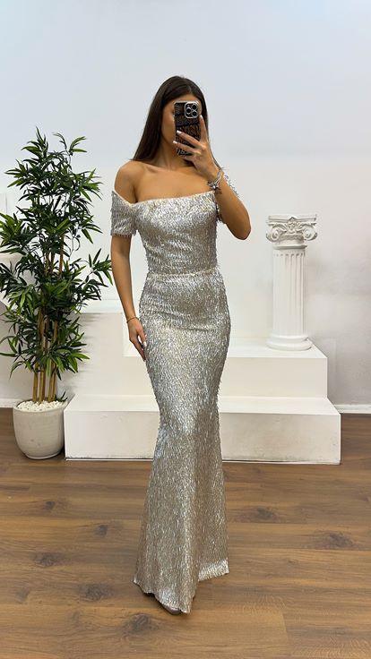 Gri Kayık Yaka Boncuklu Abiye Elbise