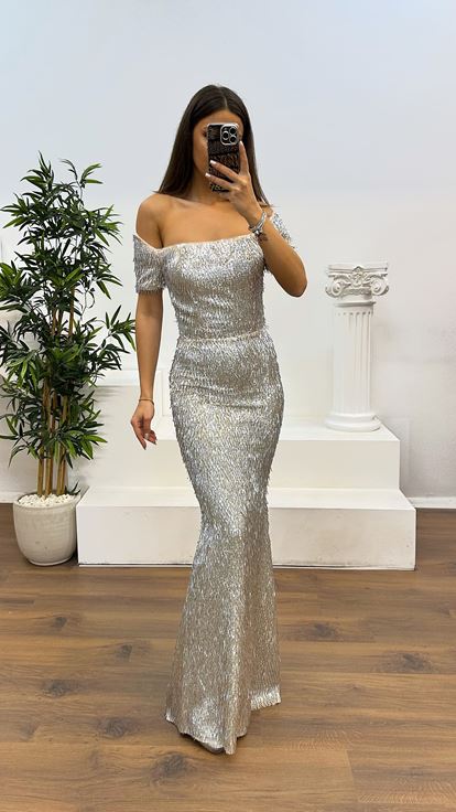 Gri Kayık Yaka Boncuklu Abiye Elbise