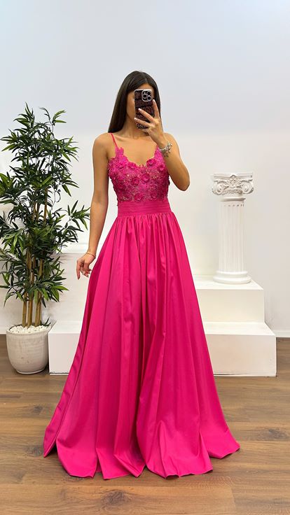 Abito da sera allacciato con cinturino in corda fucsia