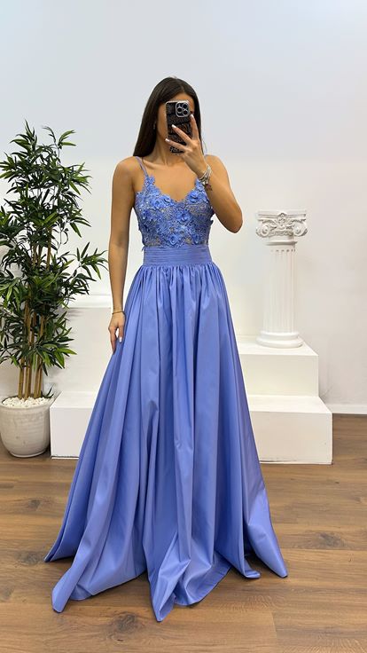 Abito da sera allacciato con cinturino in corda blu