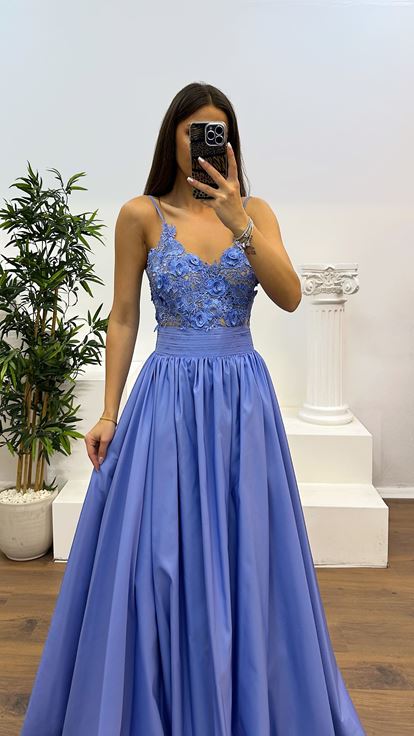 Abito da sera allacciato con cinturino in corda blu