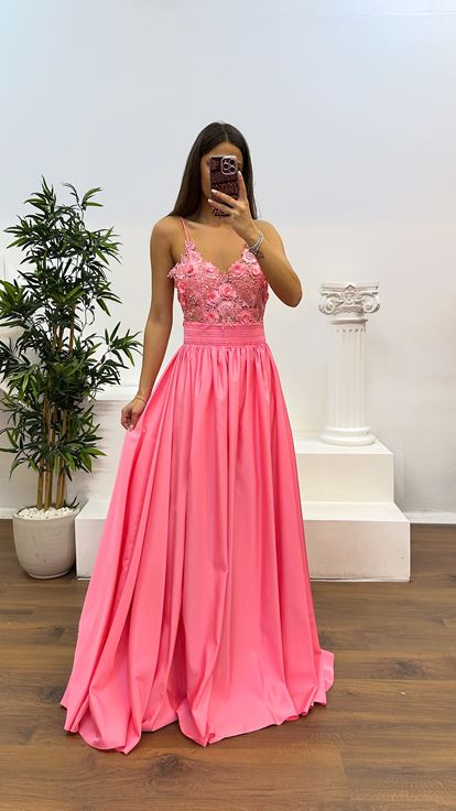 Vestido de noche con cordones y tira de cuerda rosa