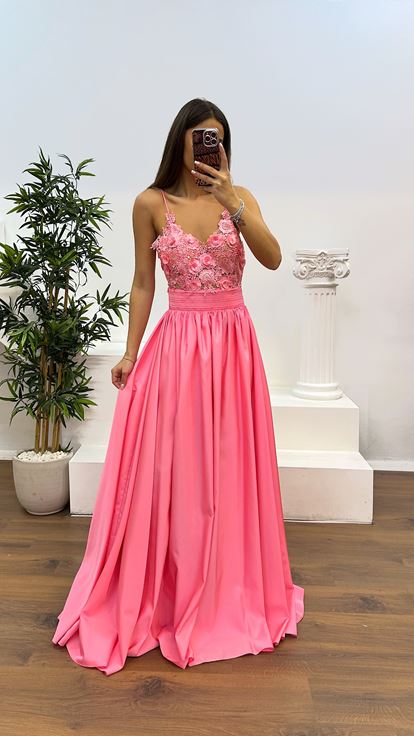 Vestido de noche con cordones y tira de cuerda rosa