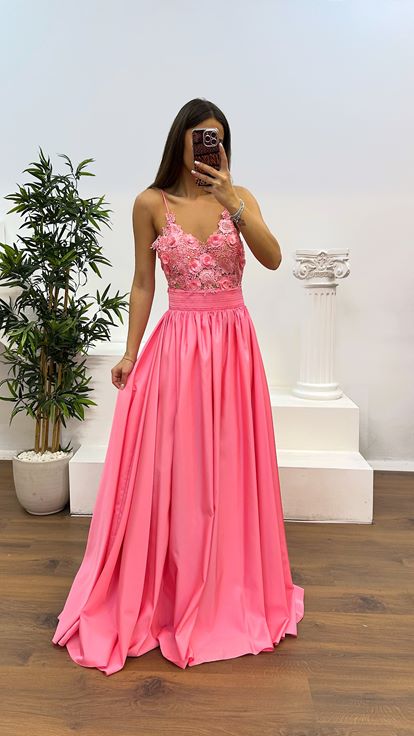 Vestido de noche con cordones y tira de cuerda rosa