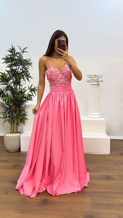 Vestido de noche con cordones y tira de cuerda rosa