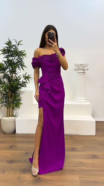 فستان سهرة أرجواني بكتف واحد