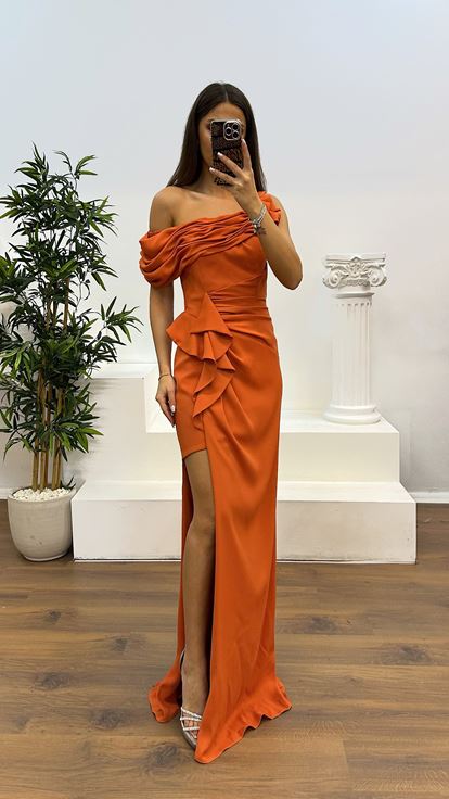 Turuncu Tek Omuz Volanlı Abiye Elbise