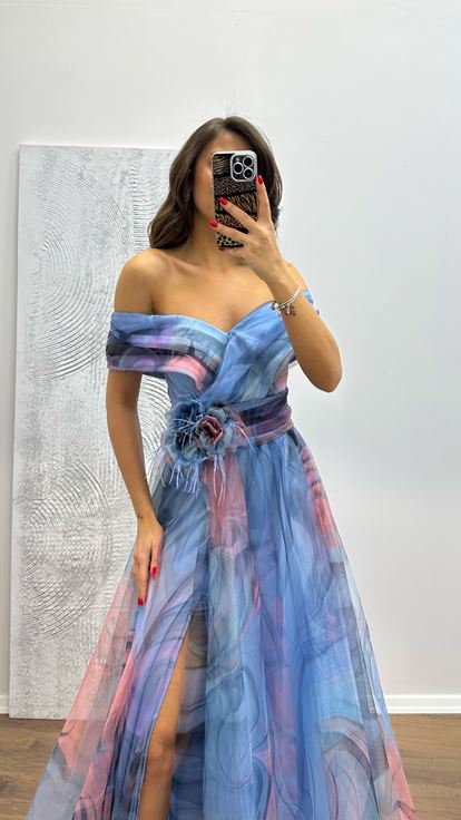 Bebe Mavi Madonna Yaka Desenli Tül Abiye Elbise