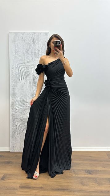 Black Floral Detail Pleated Evening Dress