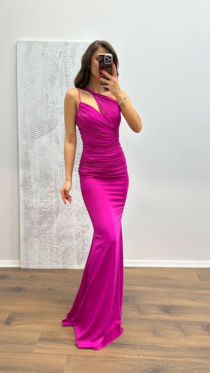 Fuchsiafarbenes One-Shoulder-Abendkleid aus Satin