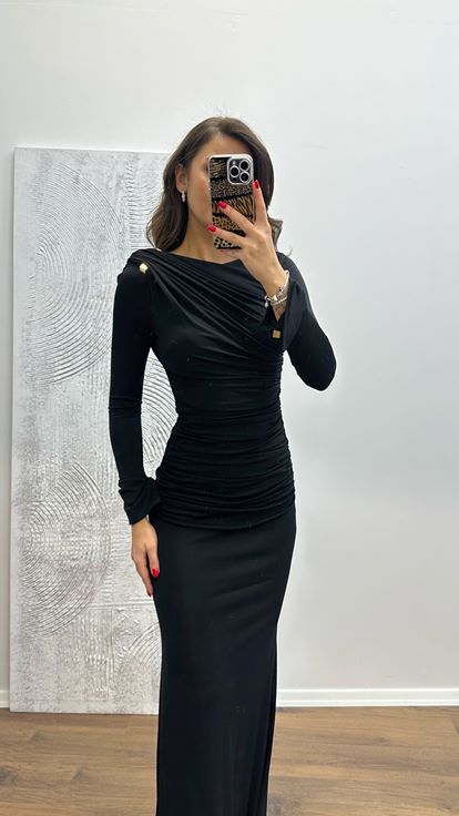 فستان سهرة أسود منسدل بتفاصيل على الأكمام