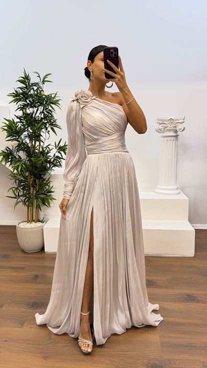 فستان سهرة شيفون مطوي بأكمام واحدة حجري