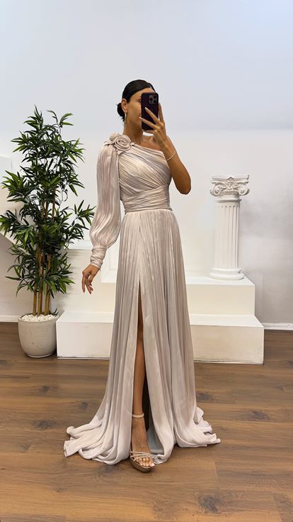 فستان سهرة شيفون مطوي بأكمام واحدة حجري