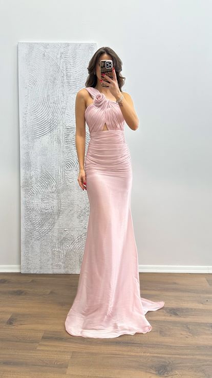 Abito da sera drappeggiato monospalla color rosa cipria