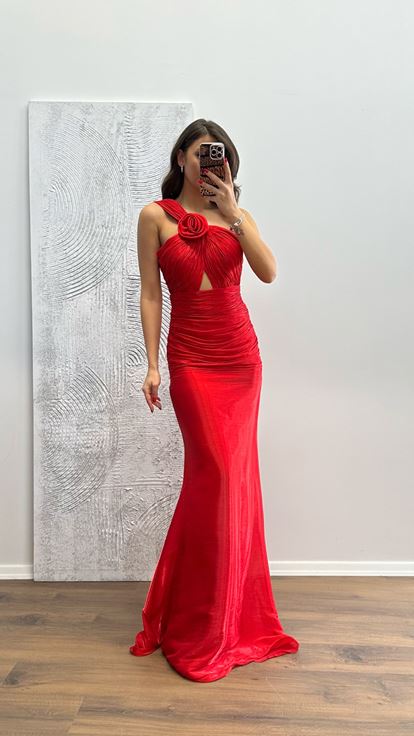 Abito da sera rosso monospalla drappeggiato