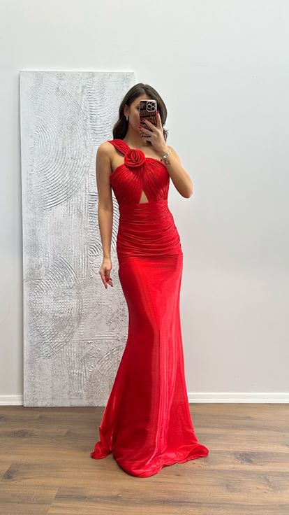 Abito da sera rosso monospalla drappeggiato