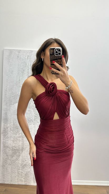 Abito da sera drappeggiato monospalla color bordeaux