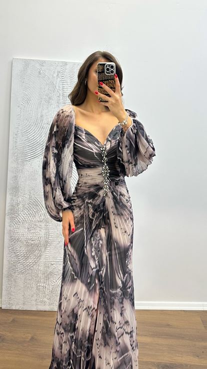 Vizon Balon Kol Broş Detay Pliseli Tasarım Elbise