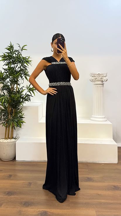 Abito da sera con dettagli ricamati in vita e collo neri