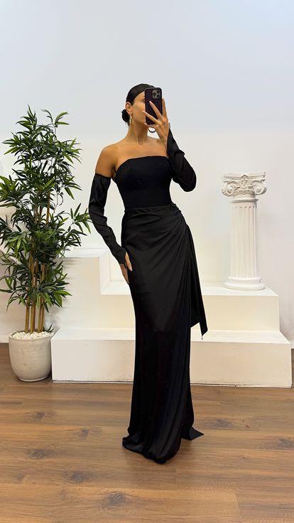 Siyah Straplez Eldivenli Saten Abiye Elbise