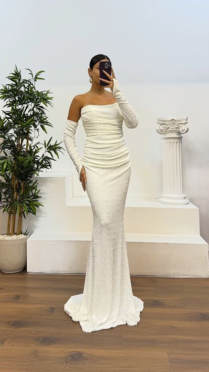 Abito da sera con paillettes senza spalline in osso